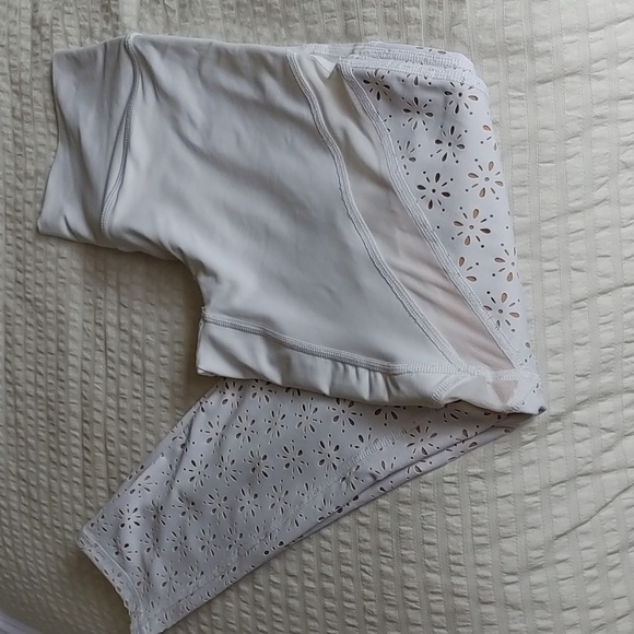 🌻Women's White Chill Play Floral Cut-out Aerie Leggings size small - Picture 3 of 9